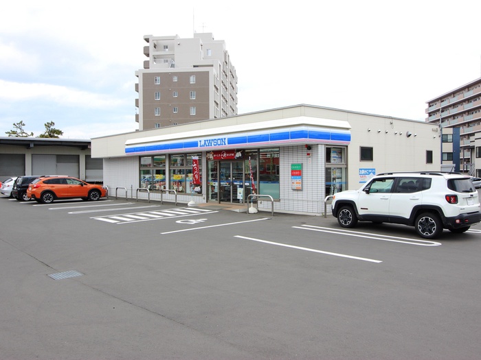 コンビニ　ローソン（コンビニ）まで800m