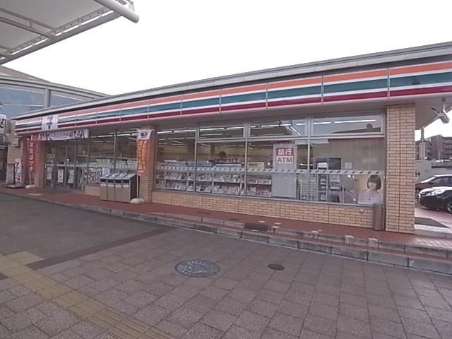コンビニ　セブンイレブン 生駒白庭台駅前店（コンビニ）まで936m