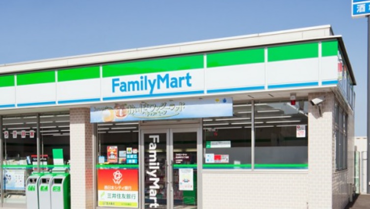 コンビニ　ファミリーマート浜の宮駅前店（コンビニ）まで305m