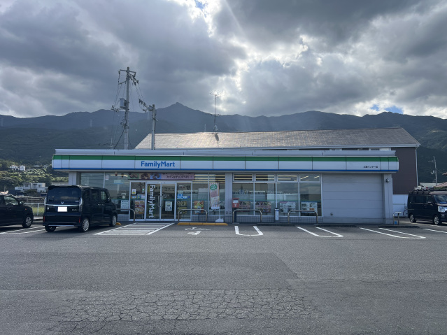 コンビニ　ファミリーマート土居インター店（コンビニ）まで606m
