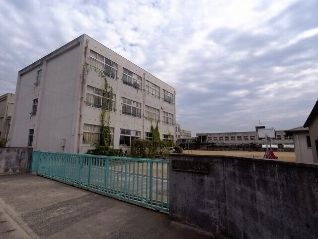 小学校　倉敷市立老松小学校（小学校）まで261m