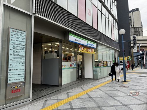 コンビニ　ファミリーマート 曽根崎二丁目店（コンビニ）まで267m