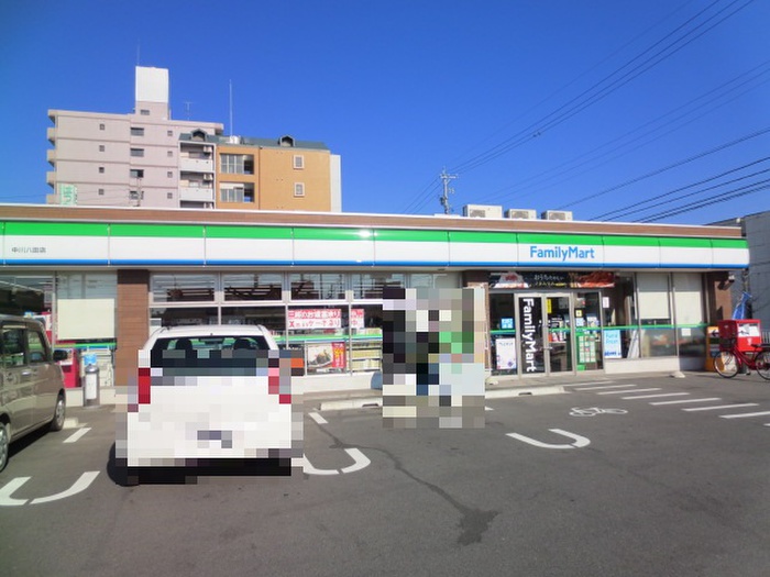 コンビニ　ファミリーマート中川八田店（コンビニ）まで388m