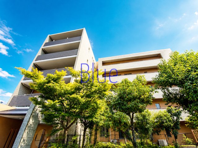 建物外観　駐車場無料♪-Blueの取り扱い物件-