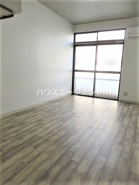 居室・リビング　室内仕様はお部屋により異なります。※参考画像