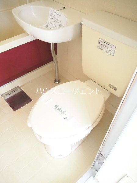 トイレ　３点ユニットバスなので、お掃除は一度にやっちゃいましょう！