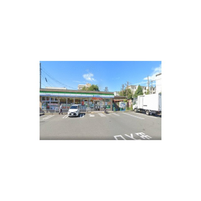 コンビニ　ファミリーマート横浜上飯田団地店（コンビニ）まで987m