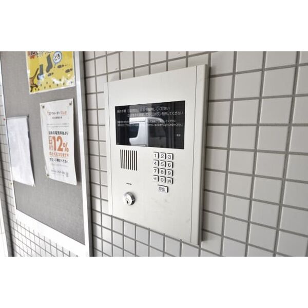 エントランス　セキュリティに配慮しオートロック設備採用です♪
