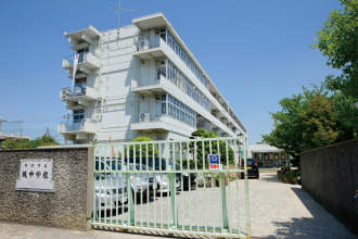 中学校　梶中学校（中学校）まで680m