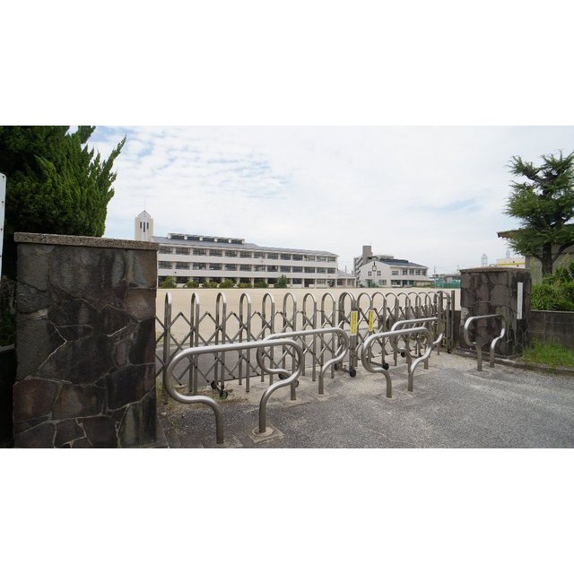 中学校　四日市市立富洲原中学校（中学校）まで1567m