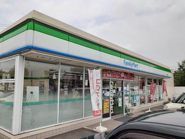 コンビニ　ファミリーマート（コンビニ）まで90m