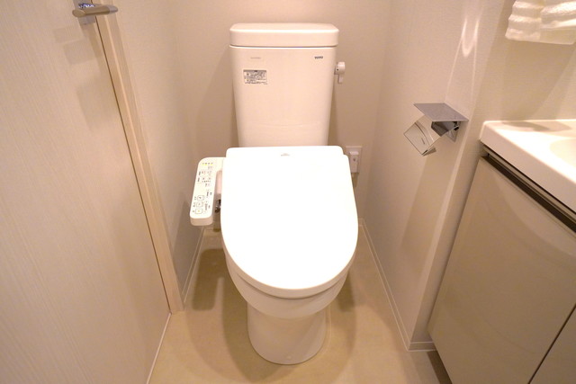 トイレ　※写真は同タイプ住戸です。