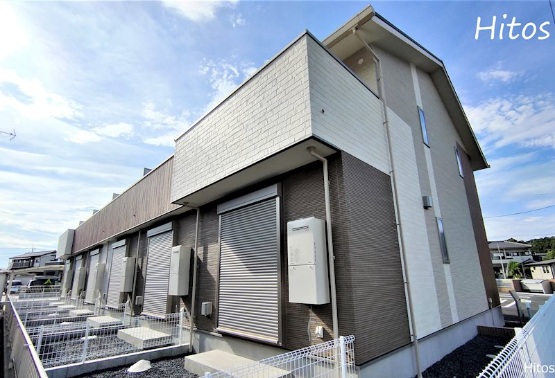 建物外観　1・2階併用メゾネットタイプの物件です。