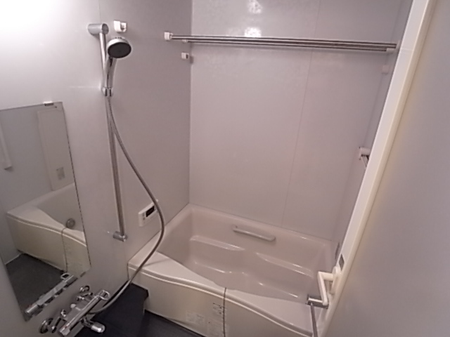 バス・シャワールーム　※写真は同じマンションの違う部屋のものになります。