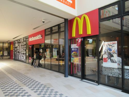 飲食店　マクドナルド ポンテポルタ千住店（飲食店）まで890m