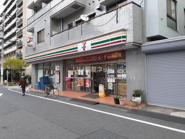 コンビニ　セブンイレブン新宿東五軒町店（コンビニ）まで433m