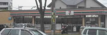 コンビニ　セブンイレブン井尻折立店（コンビニ）まで446m