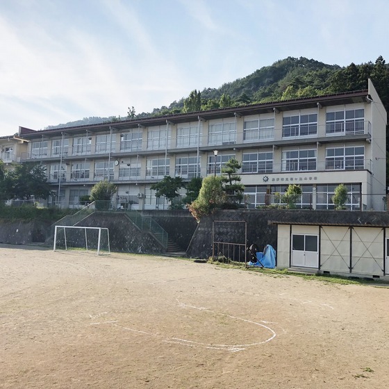 小学校　長野市立松ケ丘小学校（小学校）まで1385m