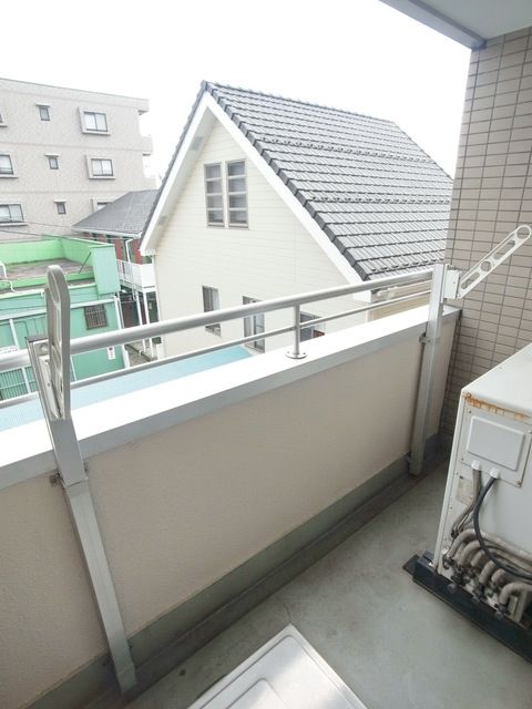 バルコニー　♪お布団を難なく干せる大きなバルコニー付き♪