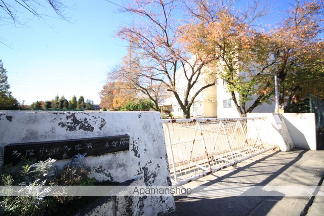 小学校　多摩市立多摩第三小学校（小学校）まで1155m