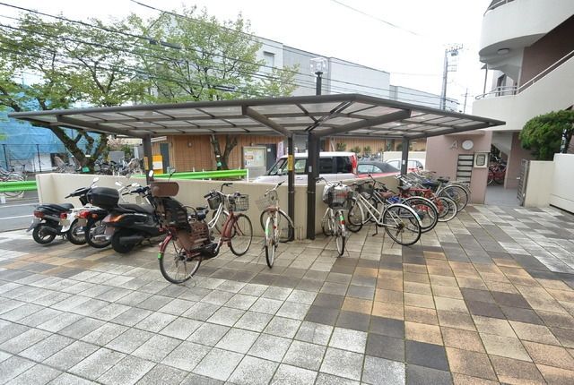 その他共有部分　★屋根付き駐輪場です★