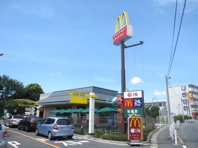 飲食店　マクドナルド多摩堤通り喜多見店（飲食店）まで200m