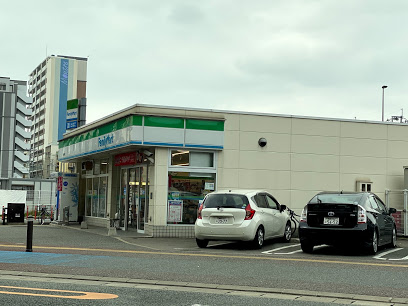 コンビニ　ファミリーマート 福岡長浜店（コンビニ）まで381m