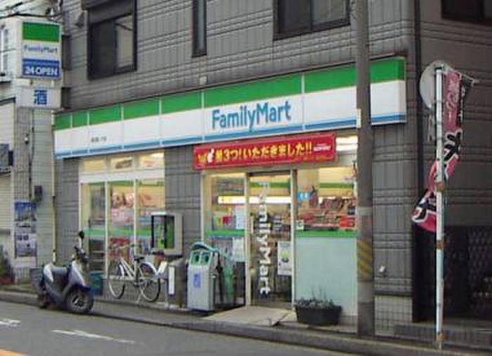 コンビニ　ファミリーマート（コンビニ）まで385m