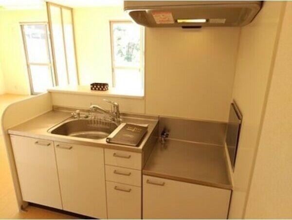 キッチン　室内写真は別部屋の写真です。