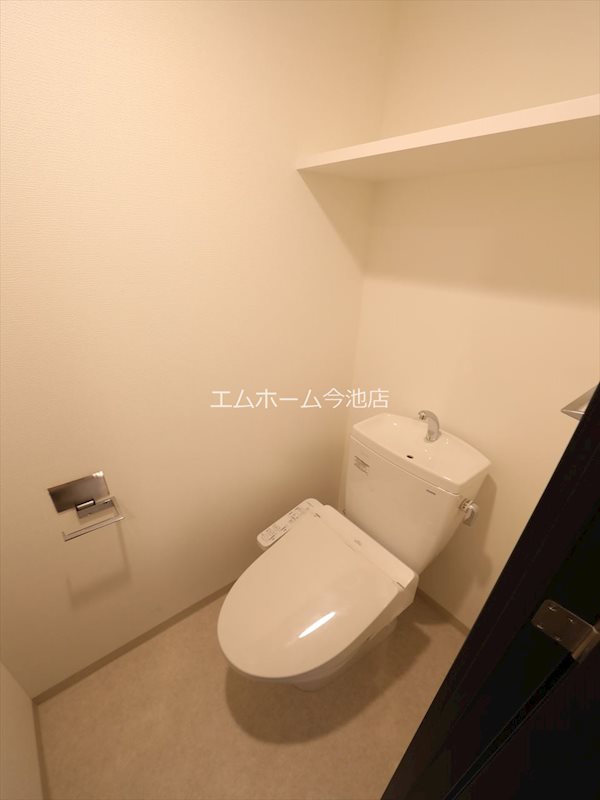 トイレ　温水洗浄便座付トイレ