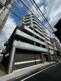 建物外観　鉄筋コンクリート造のがっちりとした建物。