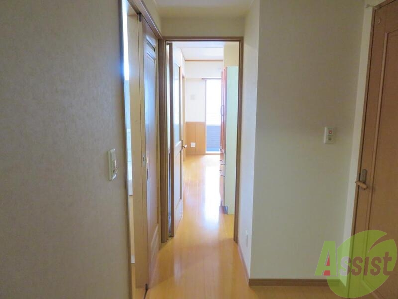 玄関　玄関から撮ってみました。奥行きが分かりますね。