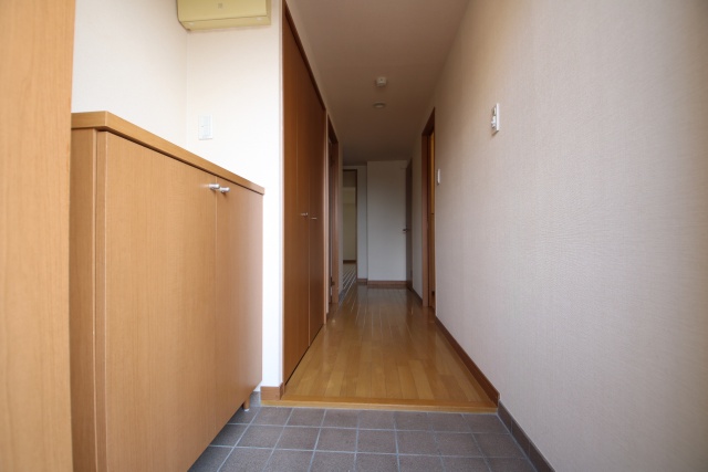 玄関　※別室の参考写真の為、現況優先です。