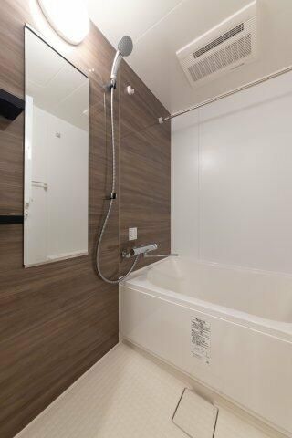 バス・シャワールーム　写真は同タイプ住居です。