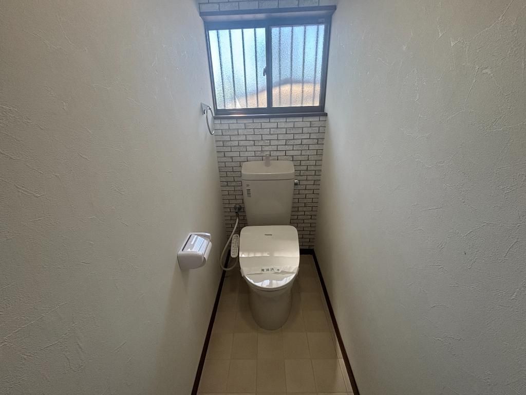 神戸市垂水区塩屋町3丁目貸家のトイレ写真
