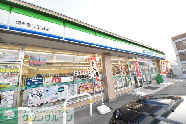コンビニ　ファミリーマート博多豊二丁目店（コンビニ）まで390m