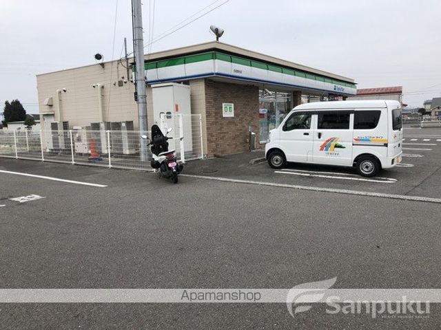 コンビニ　ファミリーマート（コンビニ）まで1033m