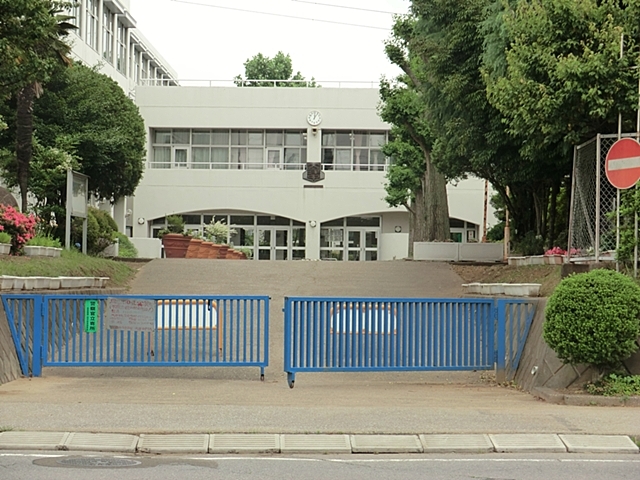 中学校　大津ケ丘中学校（中学校）まで822m