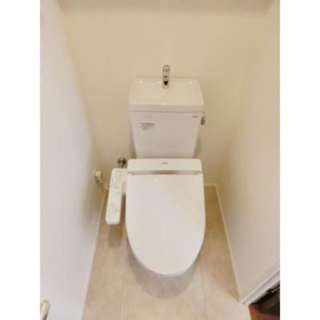 トイレ　※写真は同タイプ住戸です。