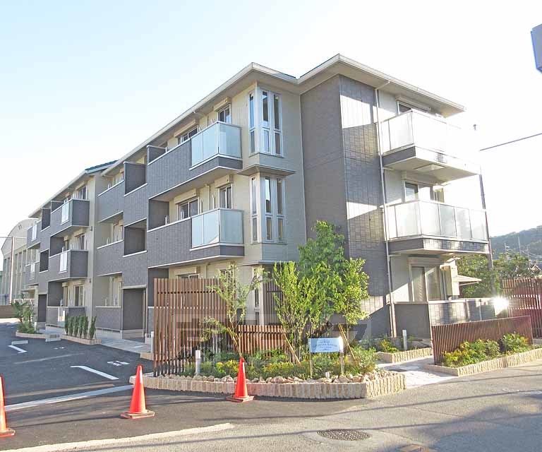 地下鉄東西線 御陵駅 徒歩11分 築6年