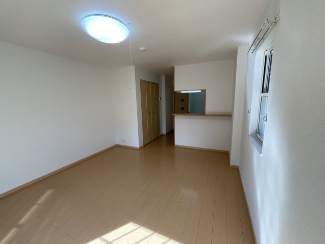 サンハイツ北六甲参番館の居間写真