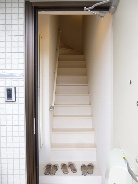 玄関　画像は201号室です（参考）