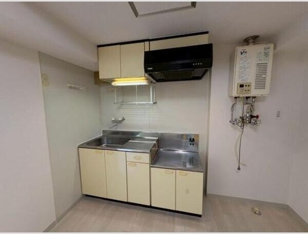 キッチン　※写真は２階同号室です。