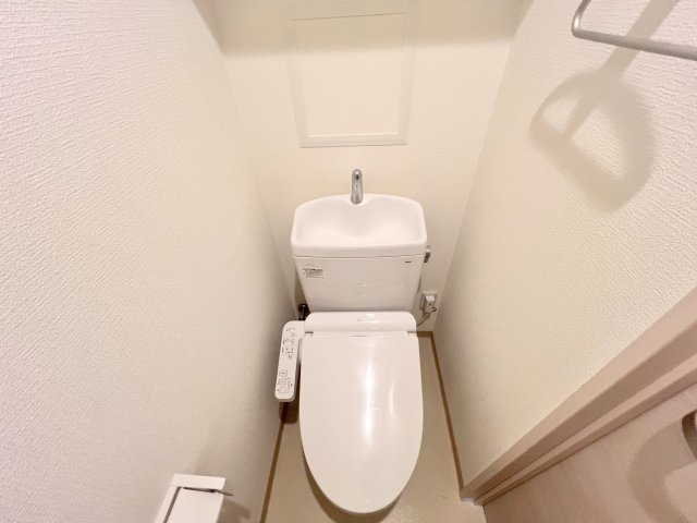 近鉄奈良線 大和西大寺駅 徒歩3分 8階建 築7年のトイレ写真