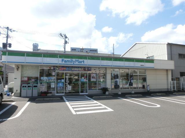 コンビニ　ファミリーマート（コンビニ）まで210m