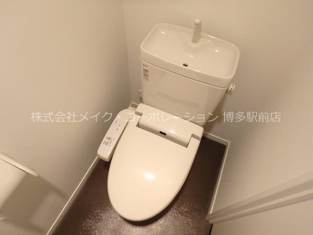 トイレ　※写真は棟内別部屋参考写真