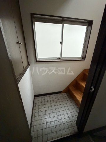 関東鉄道常総線 戸頭駅 徒歩5分 3階建 築32年の玄関写真