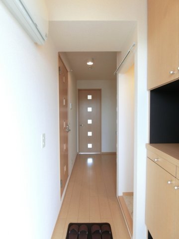 ＪＲ中央線 八王子駅 バス乗車時間：15分 最寄りバス停で下車 徒歩5分 2階建 築20年の玄関写真
