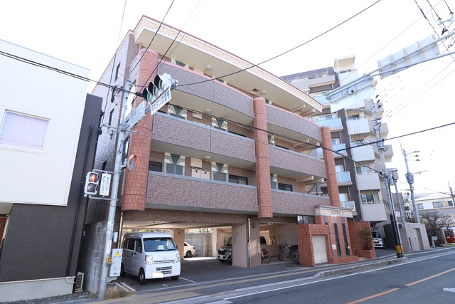 建物外観　ハウスメイトの管理物件♪ご入居後２４時間のコールセンターあり