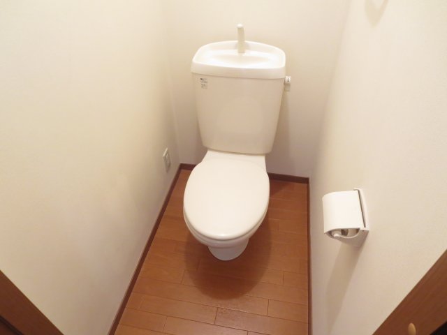 トイレ　別号室の参考写真です。